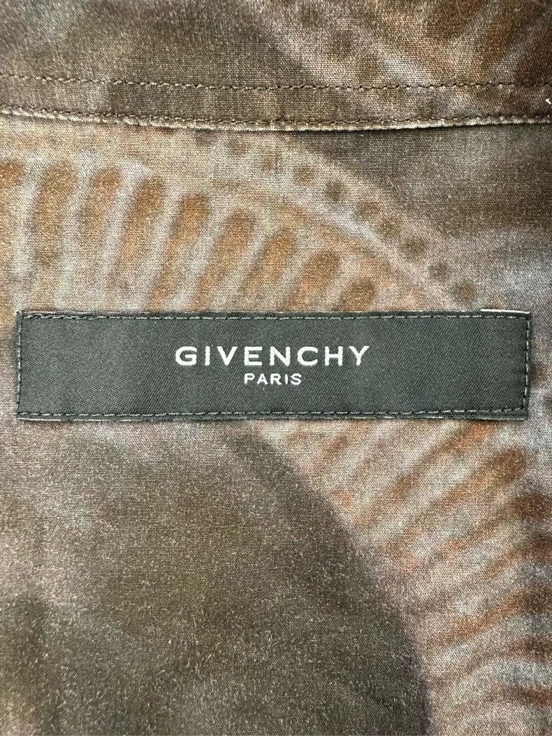 Givenchy Givenchy Size41 Classic Gothic Virgin and Child Image Subli Size US M / EU 48-50 / 2 - 7 Thumbnail