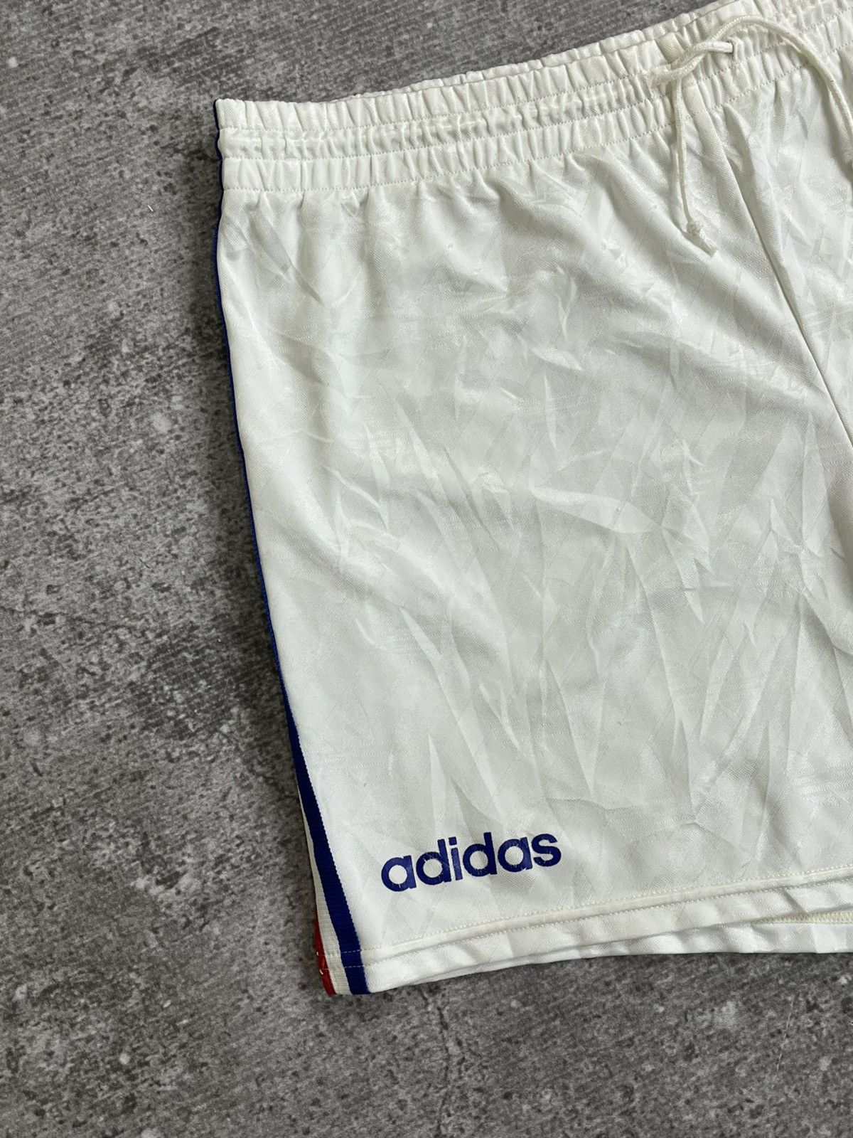 Vintage 1994 Adidas France Short Jersey Size US 32 / EU 48 - 3 Thumbnail