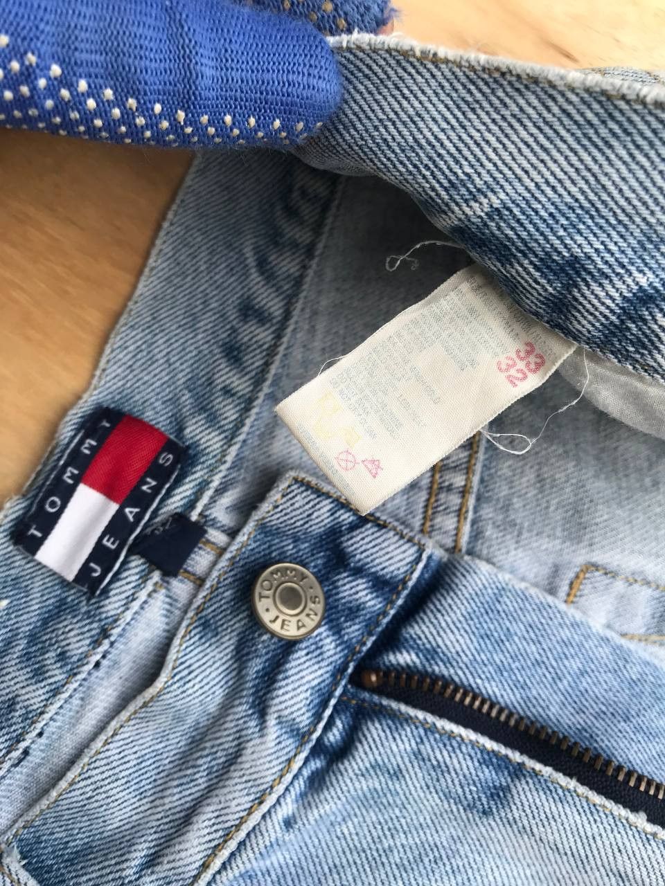 Tommy Hilfiger × Vintage VINTAGE 90S TOMMY HILFIGER SIDETAPE LOOSE LIGHTWASH Size US 30 / EU 46 - 8 Thumbnail