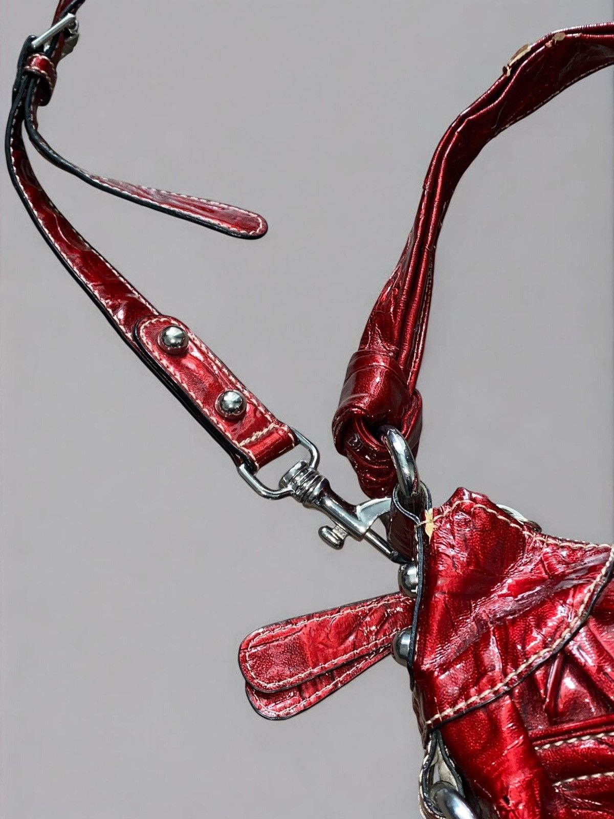 Guess 🔥 Y2K GUESS RED PATENT LOGO BAG PARIS HILTON VIBES Size ONE SIZE - 6 Thumbnail