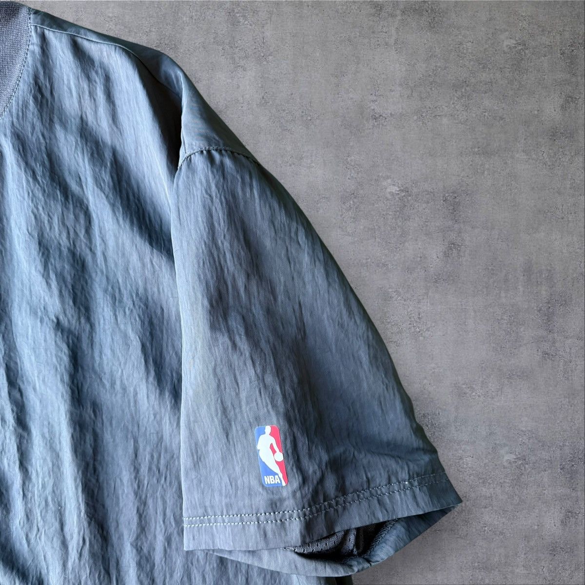 Fear of God × Nike USED NIKE X FOG X NBA CROSSOVER LOOSE S/S SHIRT SIZE XL Size US XL / EU 56 / 4 - 2 Thumbnail
