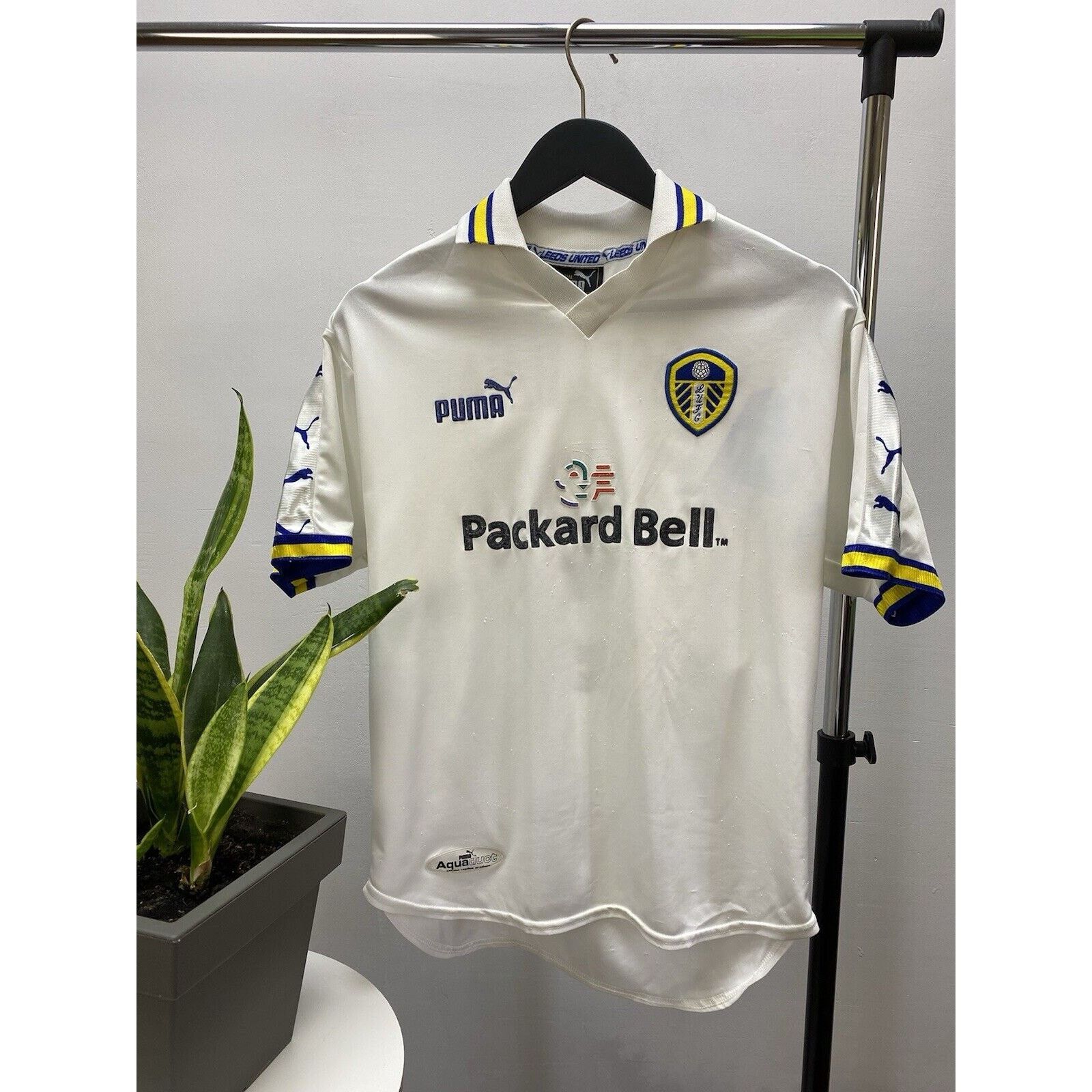 Puma × Vintage Leeds United 1998-2000 #Hasselbaink Kids Jersey Size 32/34 Size US XXS / EU 40 - 1 Thumbnail