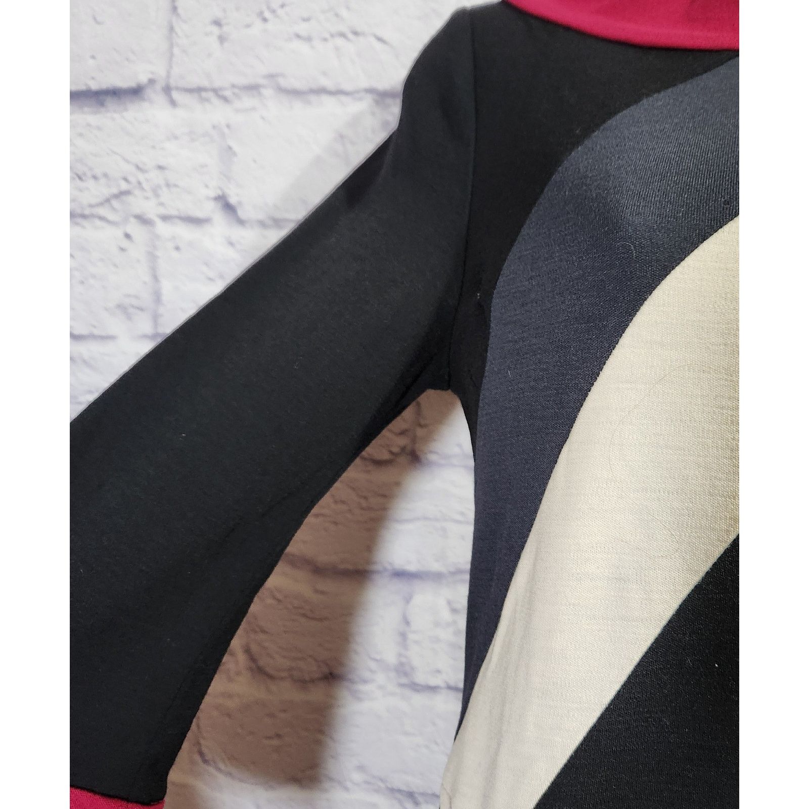Diane von Furstenberg Diane Von Furstenberg Black Burgundy Color Block Dress 6 Size M / US 6-8 / IT 42-44 - 2 Thumbnail