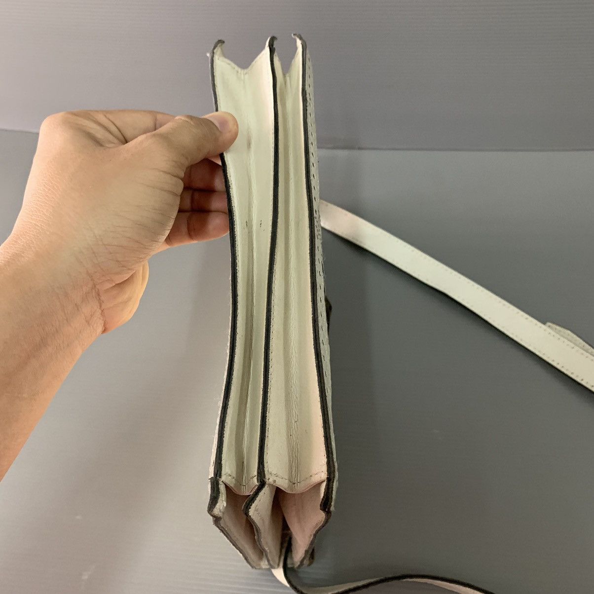 Yves Saint Laurent Yves Saint Laurent Leather Shoulder Bag Size ONE SIZE - 6 Thumbnail