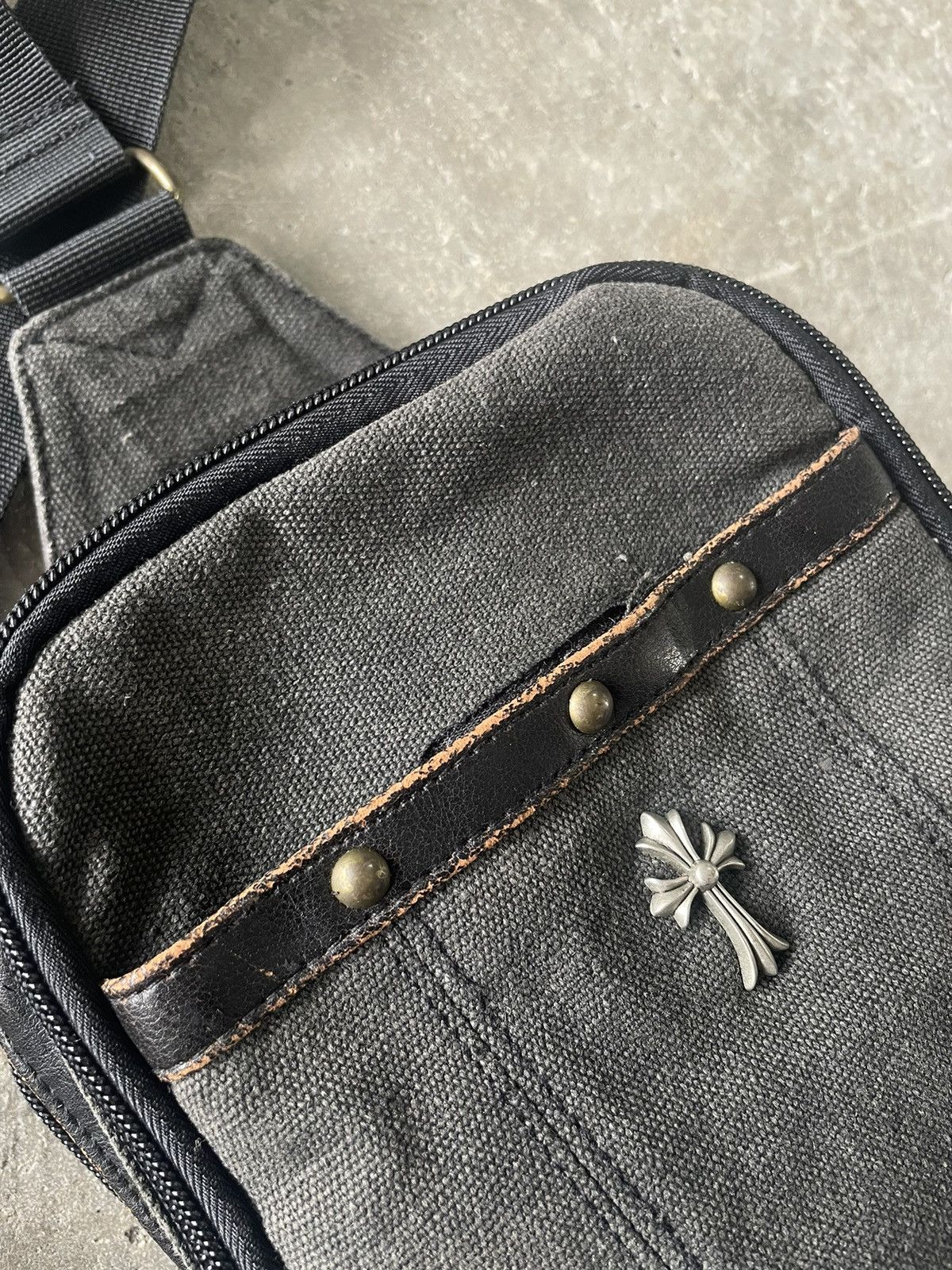 Japanese Brand × Seditionaries Fabric Connection Chrome CH Heart Crest Sling Bag Size ONE SIZE - 5 Thumbnail