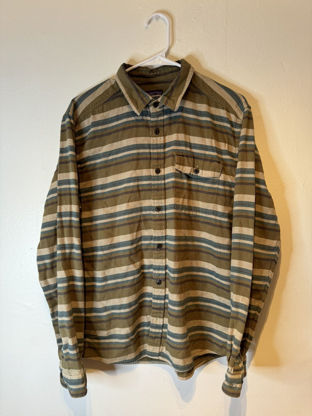 Patagonia Patagonia Organic Cotton Striped Button Shirt Medium Mens Size US M / EU 48-50 / 2 - 1 Thumbnail