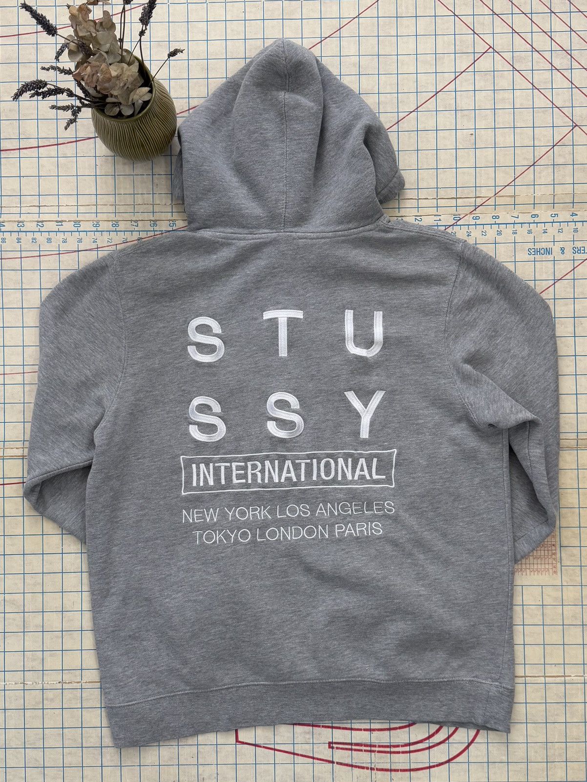 Stussy Stussy International Embroidered Spell Out Pull Over Hoodie Size US M / EU 48-50 / 2 - 1 Thumbnail