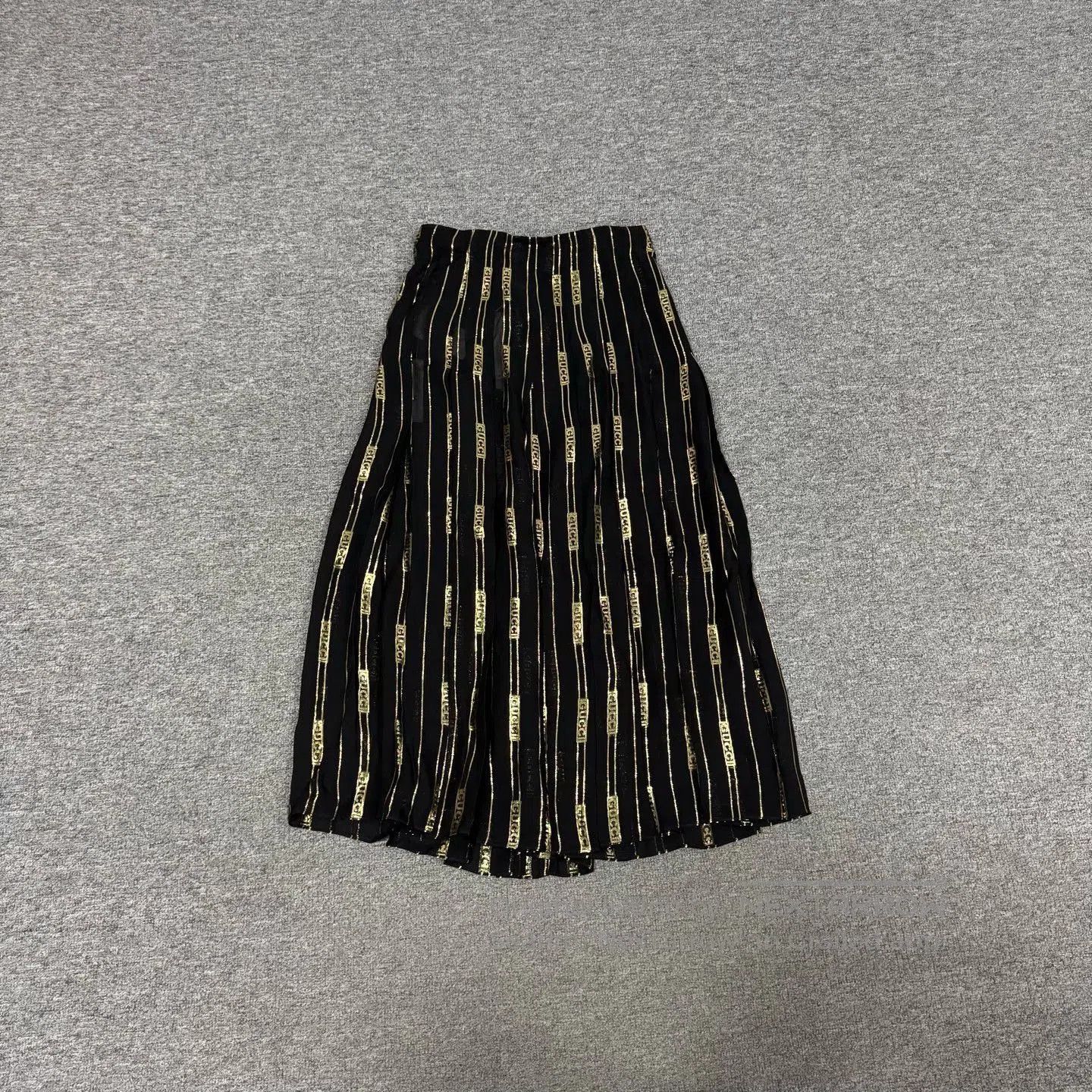 Gucci Gucci Dapper Dan Gold Logo Pleated Skirt. Size 37" - 1 Thumbnail