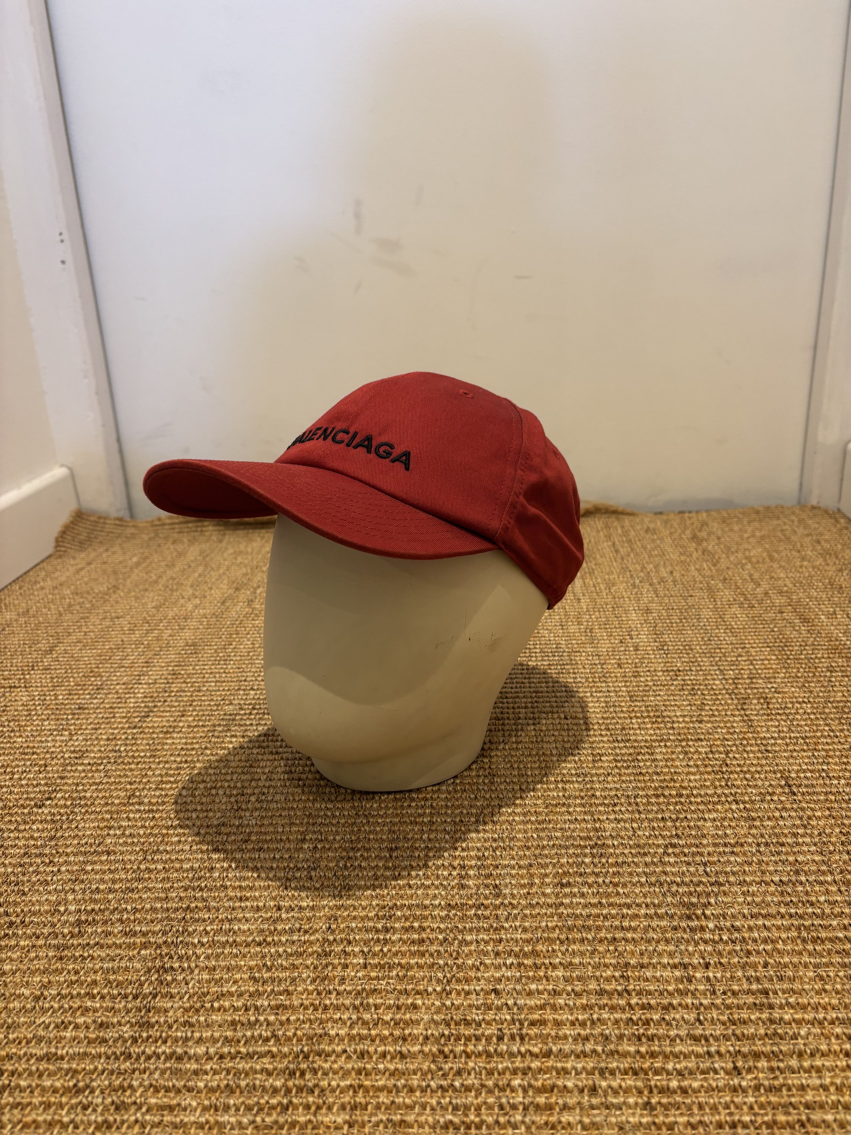 Balenciaga Casquette six pannels Balenciaga bordeau en tbe Size ONE SIZE - 1 Thumbnail