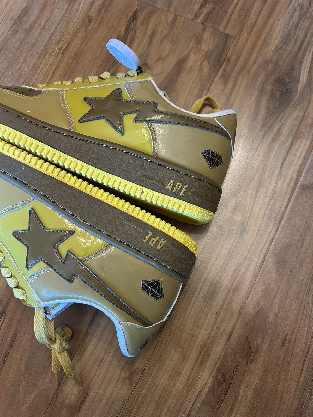 Bape NEW Bape Gold Members Exclusive Bapestas Size US 9 / EU 42 - 4 Thumbnail