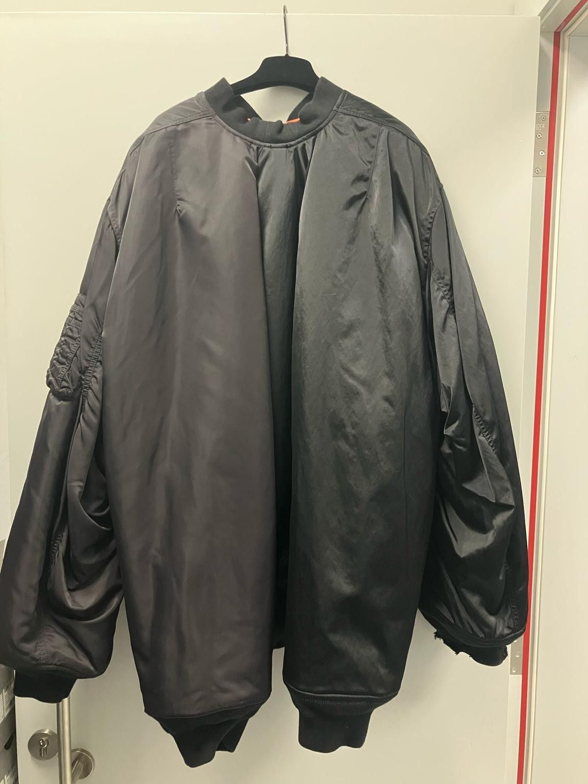 Balenciaga o1la1rc1a0425 Double Sleeve Bomber Outerwear Nylon Jacket Size US L / EU 52-54 / 3 - 2 Thumbnail