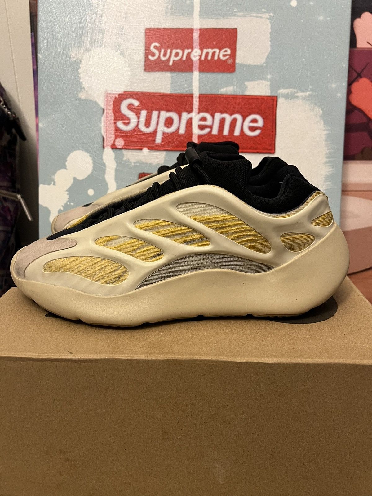 Adidas Yeezy 700 v3 Safflower Size US 9 / EU 42 - 6 Thumbnail