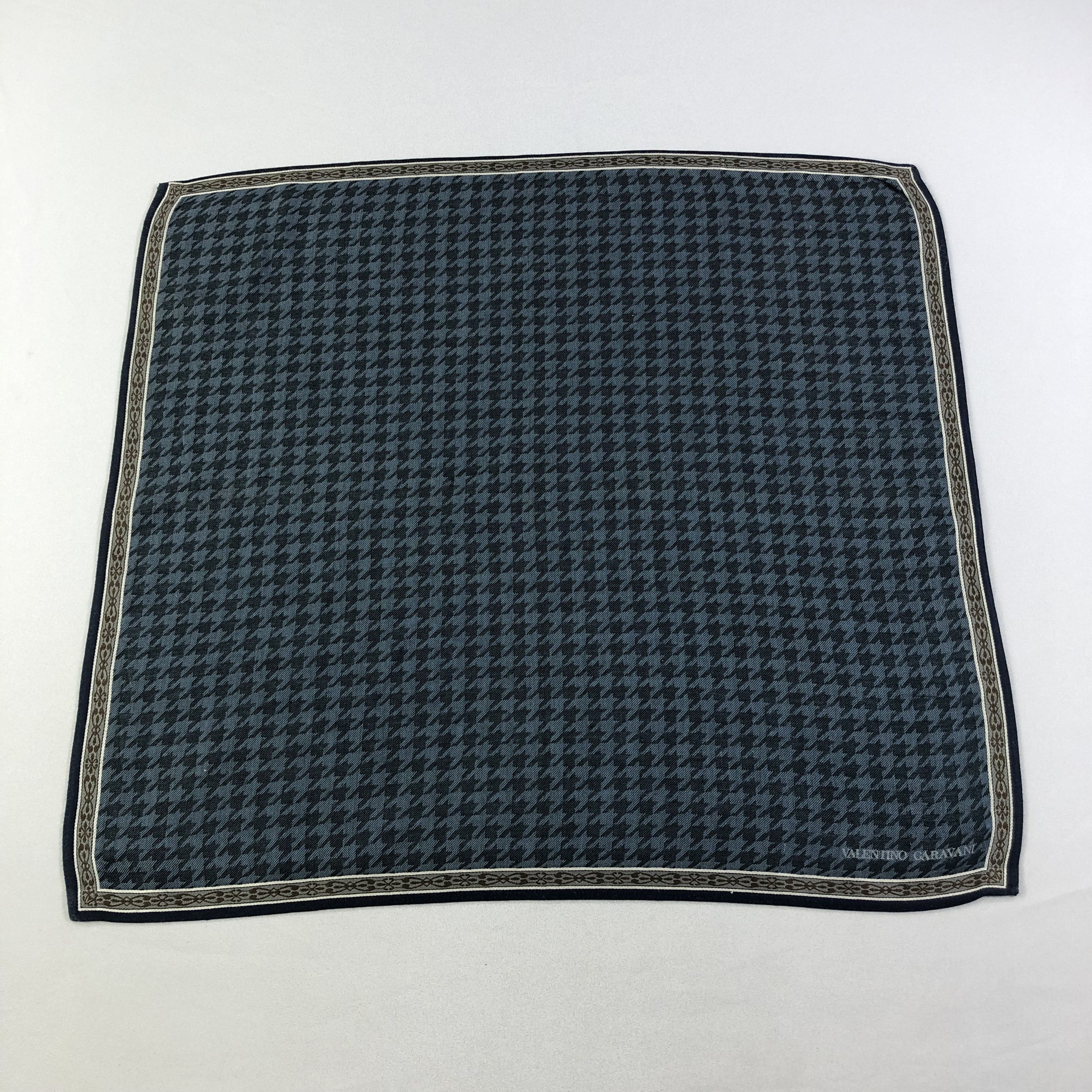 Vintage Valentino Garavani Handkerchief Neckerchief Bandana H1998 Size ONE SIZE - 3 Thumbnail