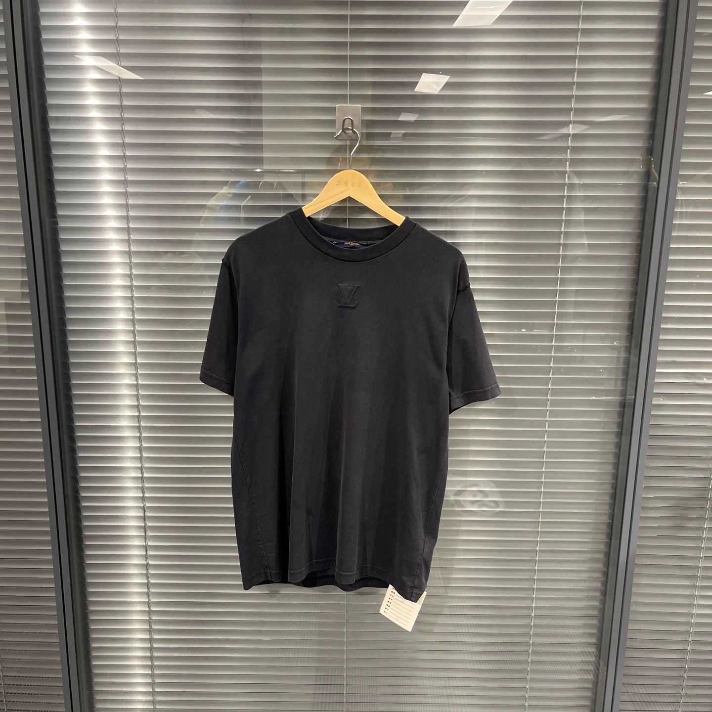 Louis Vuitton LV Embossed Short Sleeve L 99 New Size US L / EU 52-54 / 3 - 1 Thumbnail