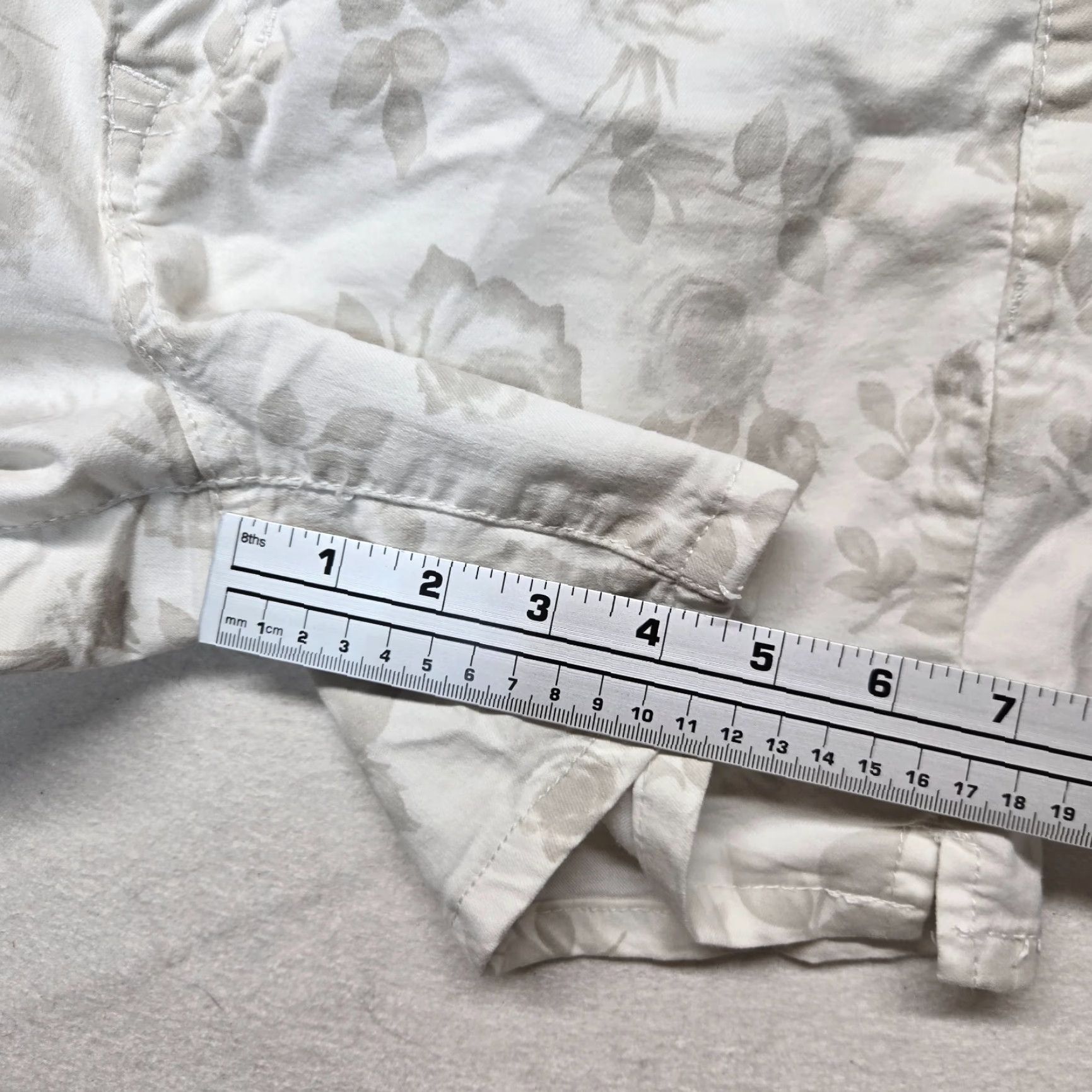 Vintage Artisan NY Women's White Floral Hawaiian Shorts Adult Women's Size 4 Size 27" / US 4 / IT 40 - 6 Thumbnail
