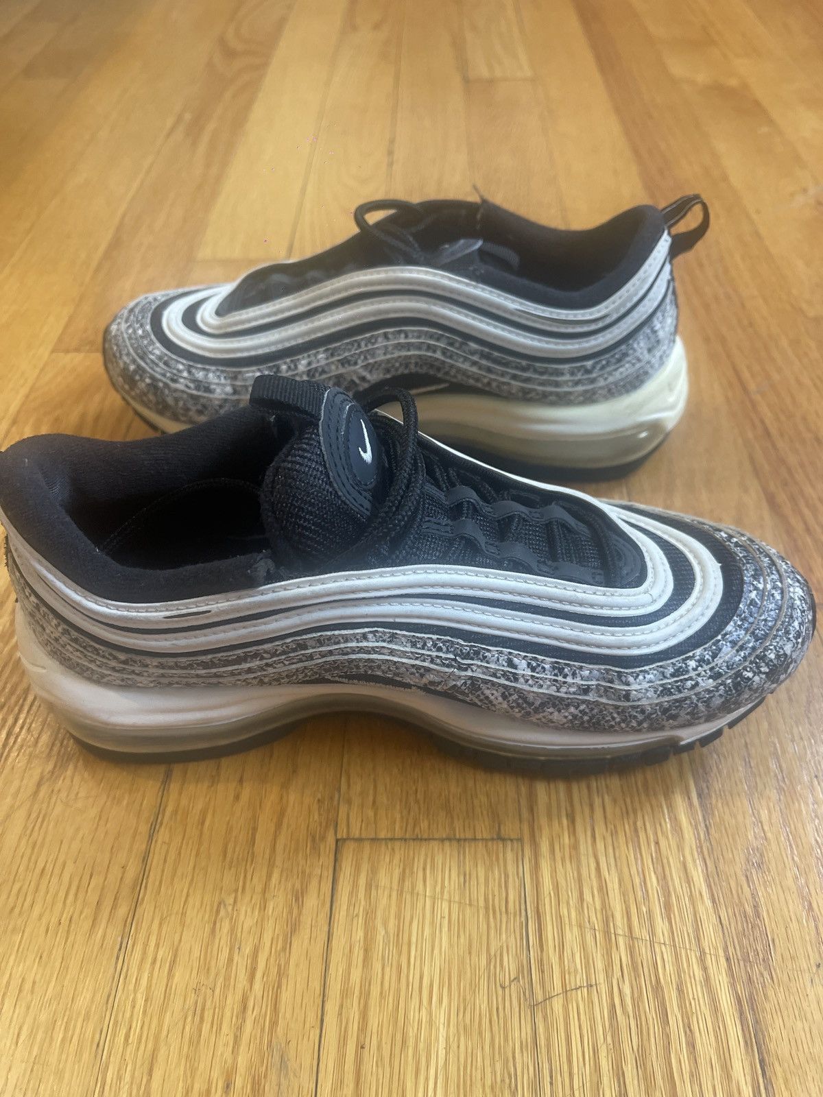 Nike Nike Air Max Size US 6 / EU 39 - 2 Thumbnail