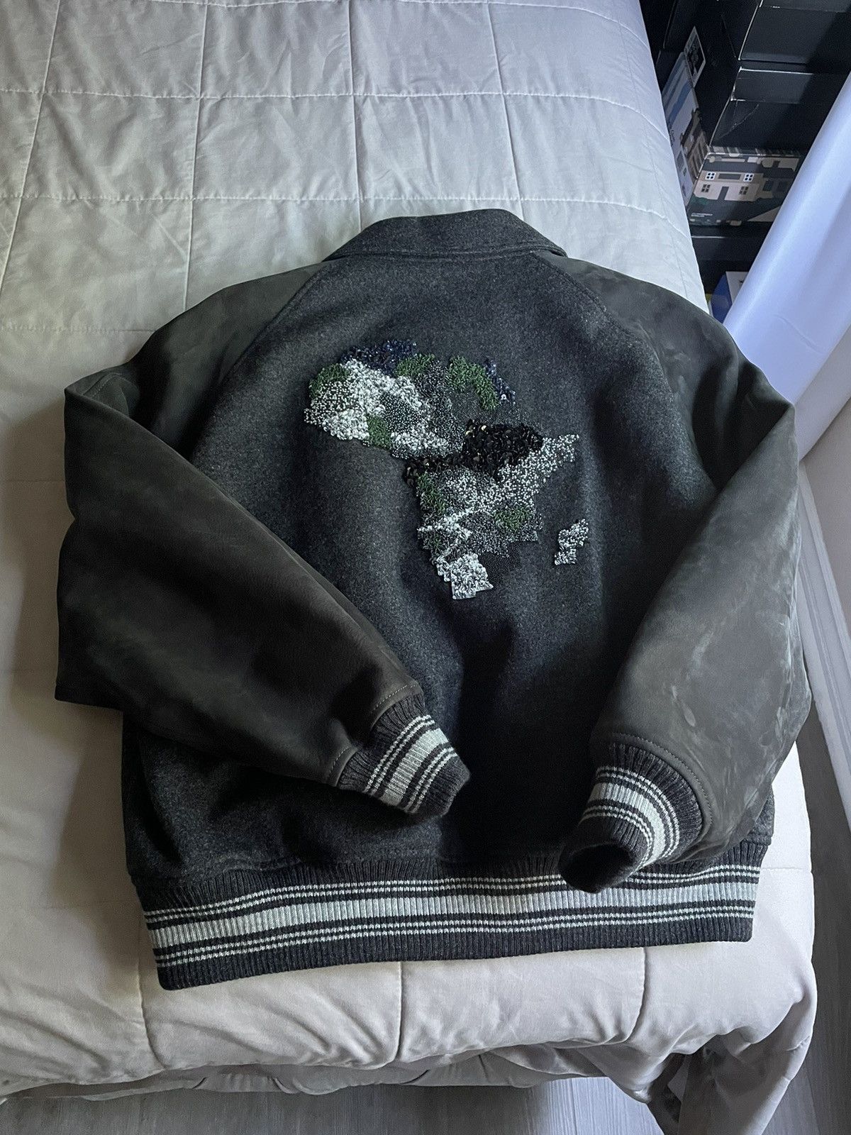 Louis Vuitton Louis Vuitton Africa Embroidered Wool Suede Jacket Size US M / EU 48-50 / 2 - 1 Thumbnail