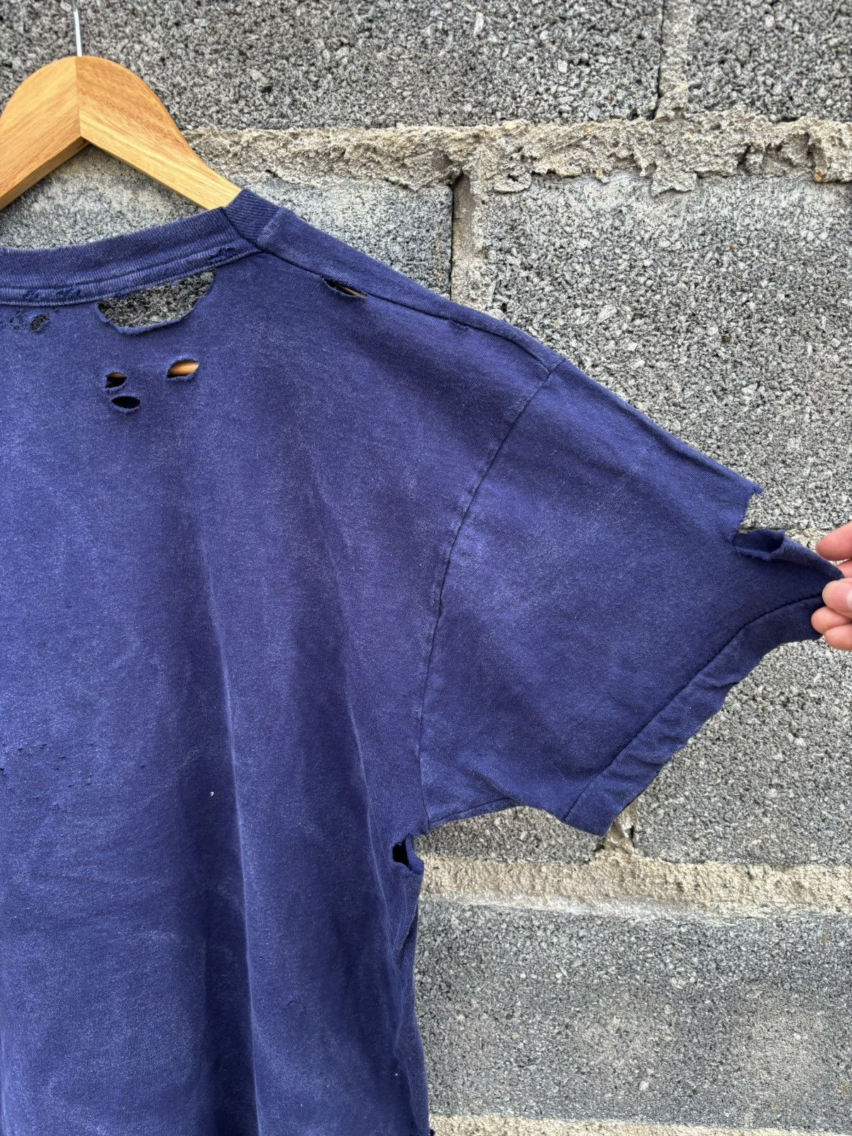 Vintage Thrashed Faded Tee Shirt Distressed Navy Size US L / EU 52-54 / 3 - 9 Thumbnail