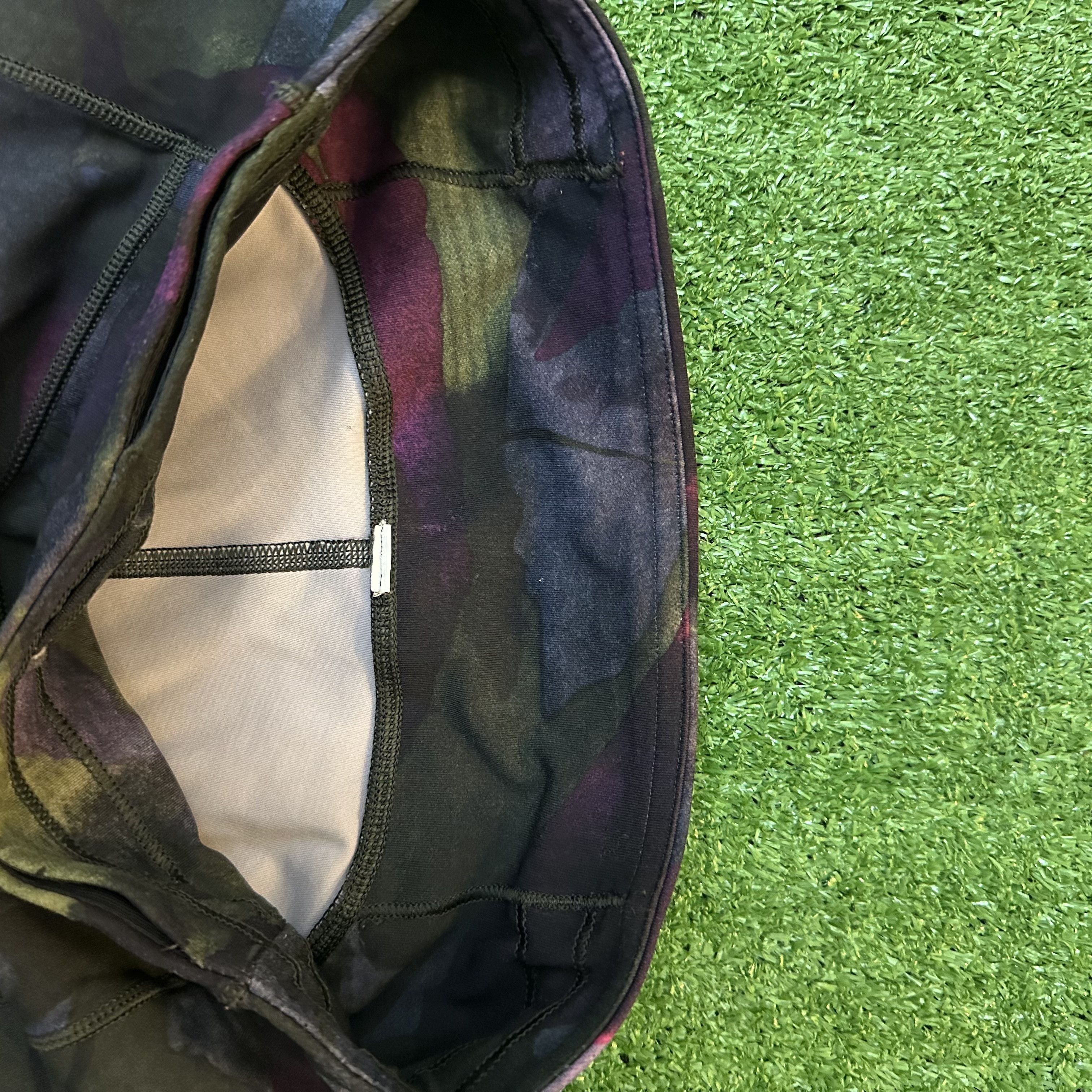 Lululemon Women's Black/Camo LuluLemon Leggings Size 26" / US 2 / IT 38 - 5 Thumbnail