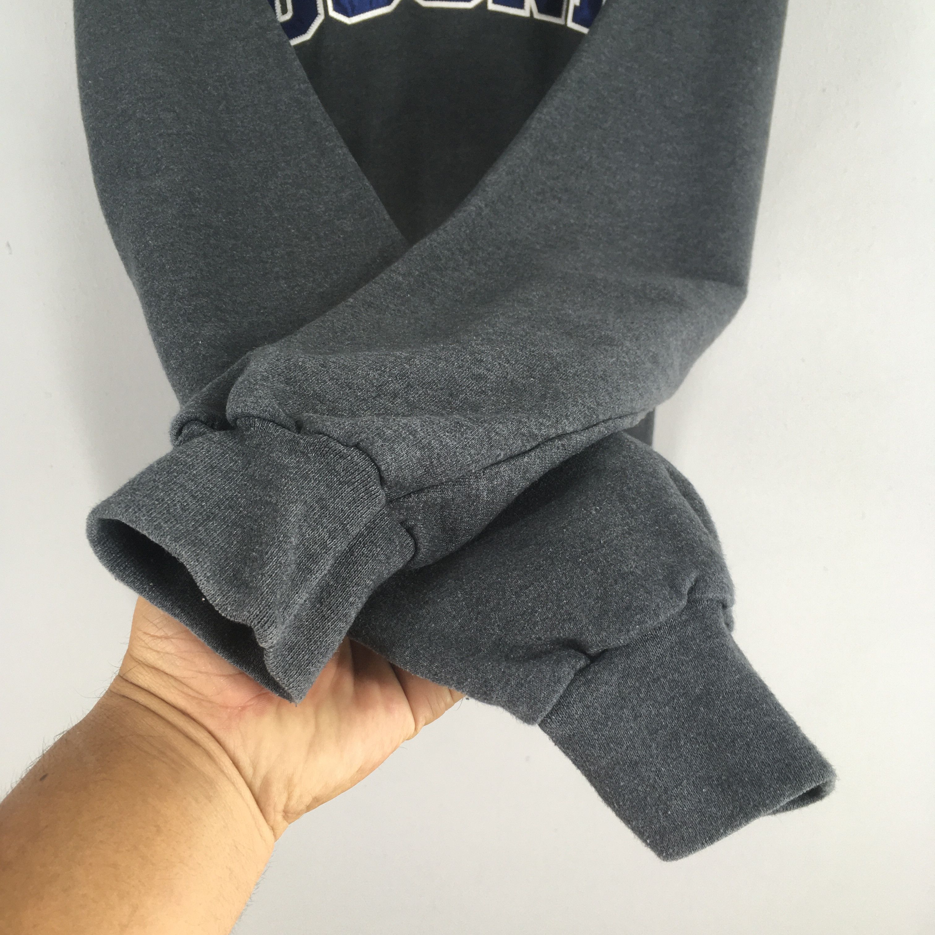 Vintage Connecticut Huskies NCAA Sweatshirt 2XLarge