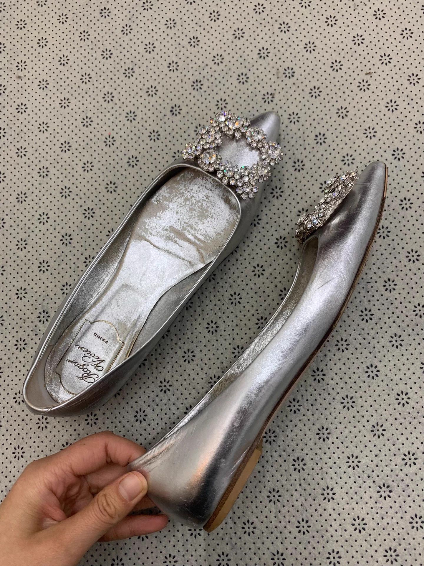 Roger Vivier Roger Vivier Silver Square Flats 36 Size US 5 / IT 35 - 3 Thumbnail