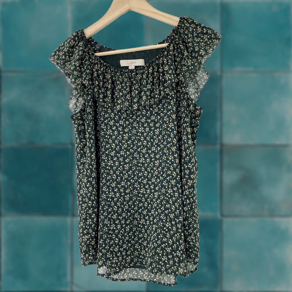 Loft LOFT Green Floral Short Ruffle Sleeve Blouse XS Chiffon Flutter Sleeve Round Neck Size XS / US 0-2 / IT 36-38 - 1 Thumbnail