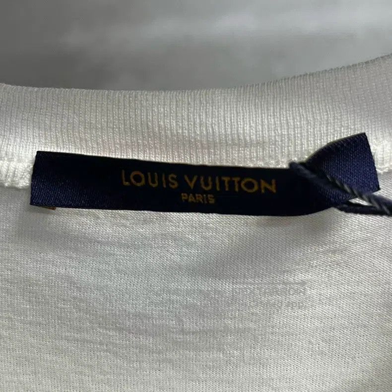 Louis Vuitton Louis Vuitton White Printed Crew Neck Short Sleeve Size US L / EU 52-54 / 3 - 2 Thumbnail