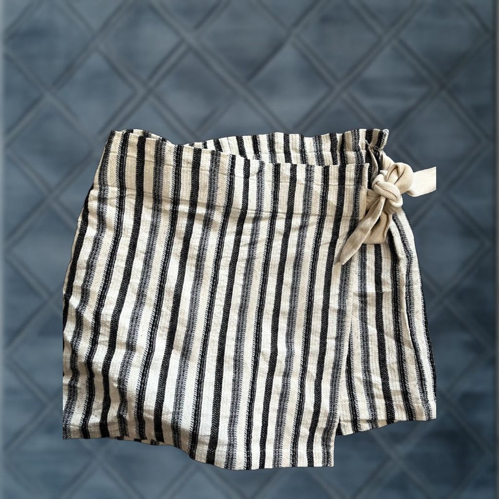 Urban Outfitters Urban outfitters Skort wrap side tie black white stripe Womens Sz M Size 32" / US 10 / IT 46 - 1 Thumbnail