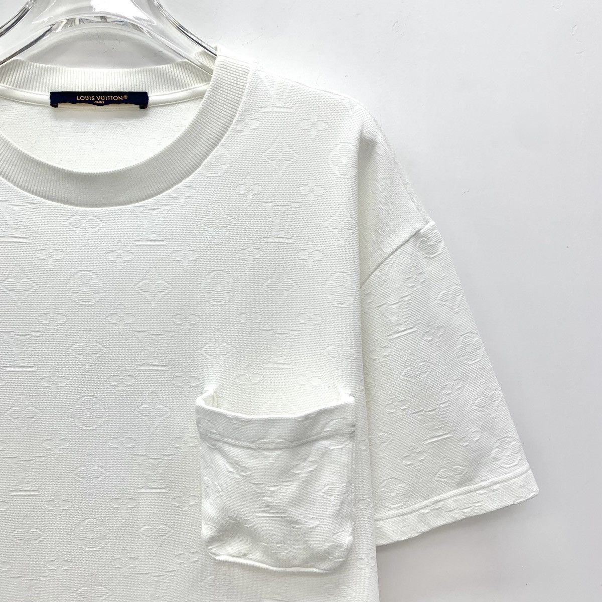Louis Vuitton Louis Vuitton Logo All Over Print Short Sleeve T-Shirt K26WX Size US L / EU 52-54 / 3 - 3 Thumbnail