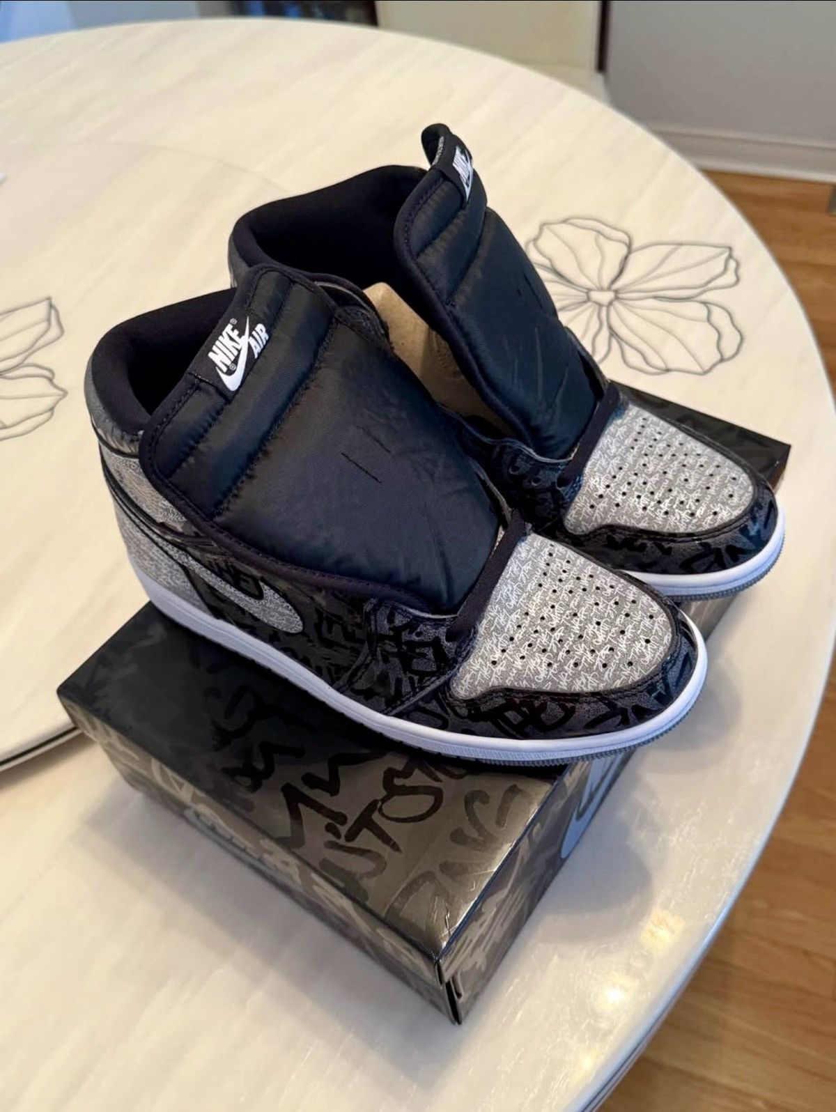 Jordan Brand Nike Air Jordan 1 Retro Hi OG Rebellionaire Size 9 M/10.5W Size US 9 / EU 42 - 2 Thumbnail