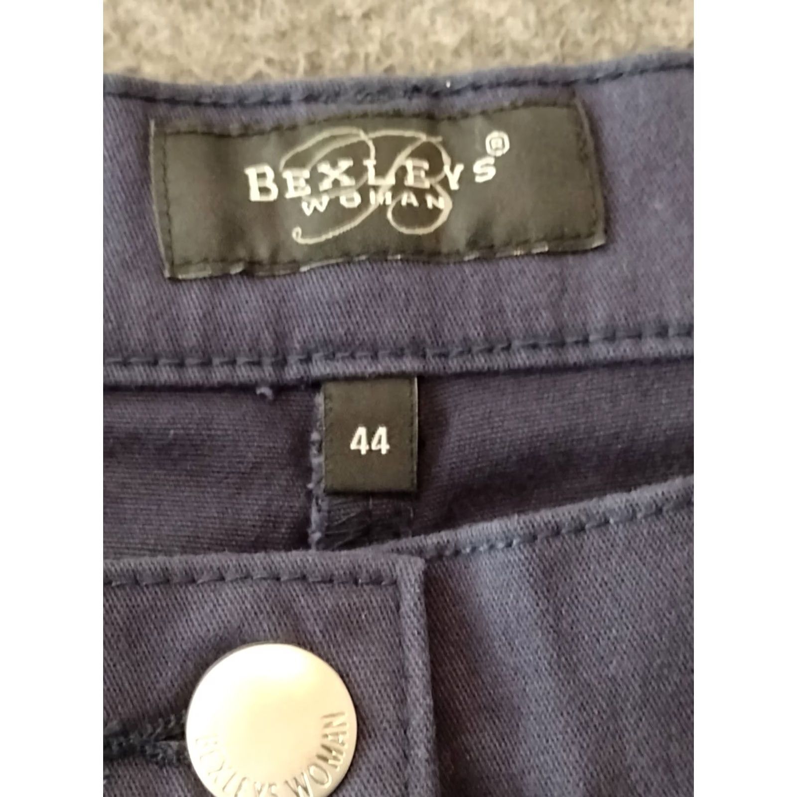 Vintage Bexley's Woman Cotton Relaxed Chino Long Shorts Classic Grey 44 Women Shorts Plus Gray Chino 90s Outdoor Mens Womens Size 30" / US 8 / IT 44 - 5 Thumbnail