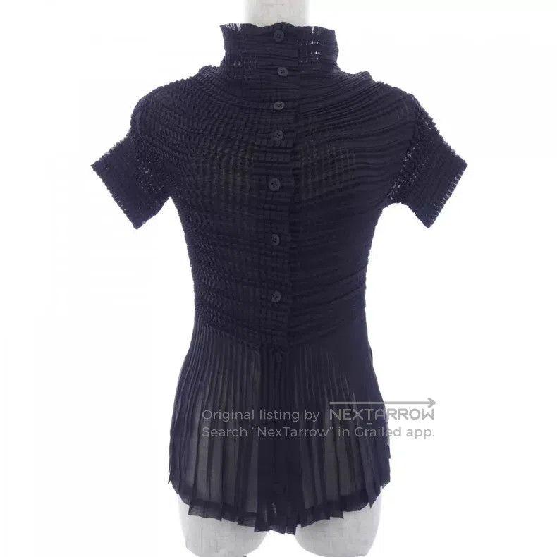 Issey Miyake Issey Miyake 3D Pleated Top Size L / US 10 / IT 46 - 1 Thumbnail