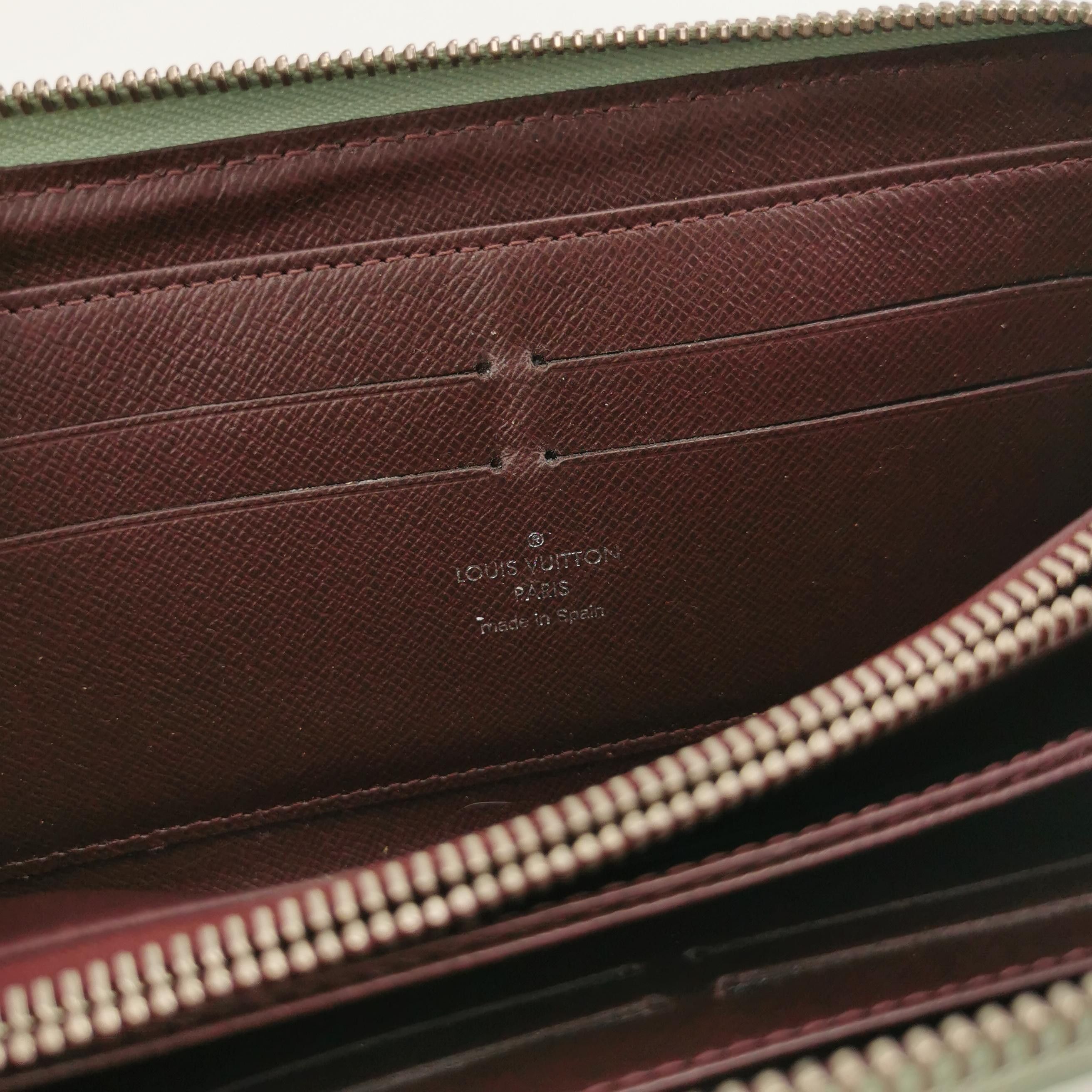 Louis Vuitton Louis Vuitton (LV) Zippy patent leather ripple zip around w Size ONE SIZE - 2 Thumbnail