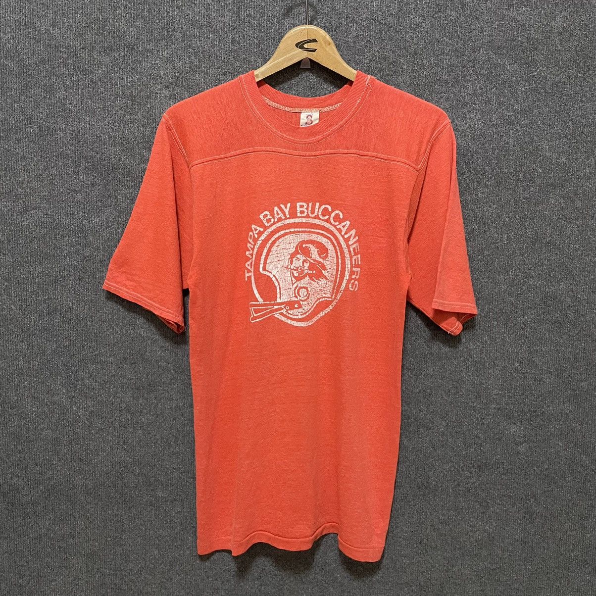 NFL × Vintage Vintage 1980s Tampa Bay Buccaneers NFL T Shirt Size US M / EU 48-50 / 2 - 1 Thumbnail