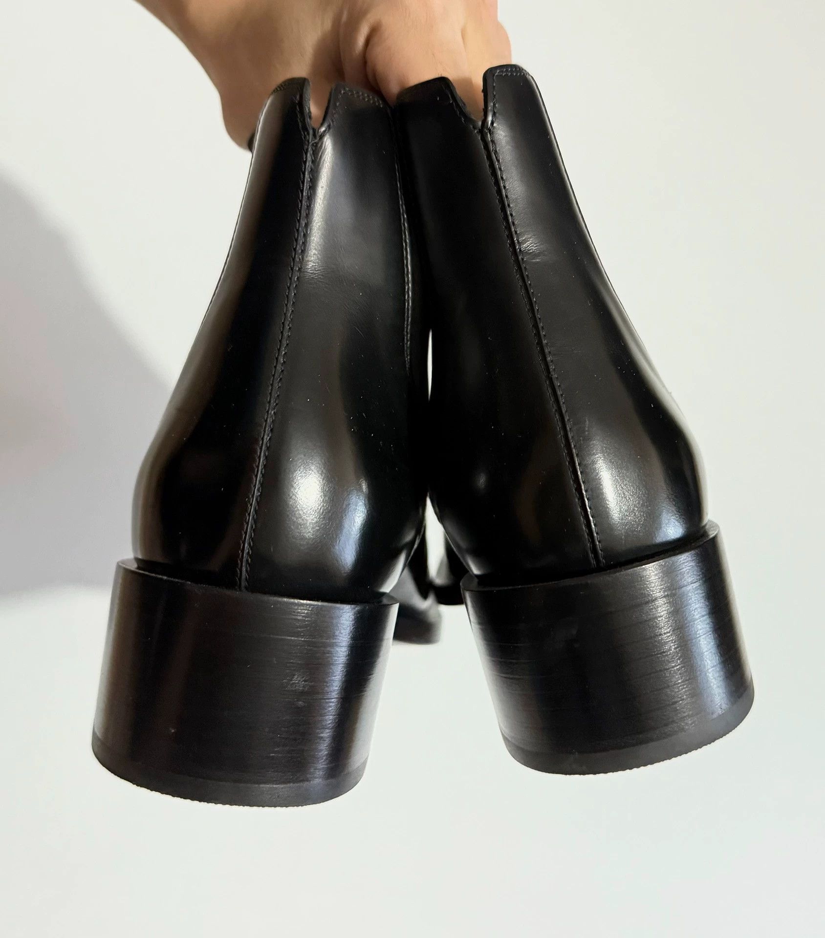 Fendi Fendi FF Logo Embroidered Chelsea Boots Black Calfskin 6 Size US 6 / EU 39 - 6 Thumbnail