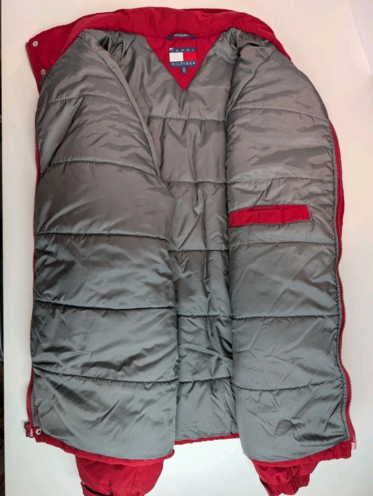 Tommy Hilfiger Vintage 90s Tommy Hilfiger Red Puffer Jacket XXL Flag Logo Size US XXL / EU 58 / 5 - 4 Thumbnail