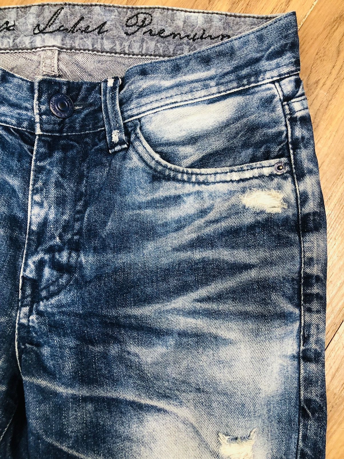 Black Label A.V.H. Company BLACK LABEL Distressed Jeans (38) Size US 31 - 8 Thumbnail