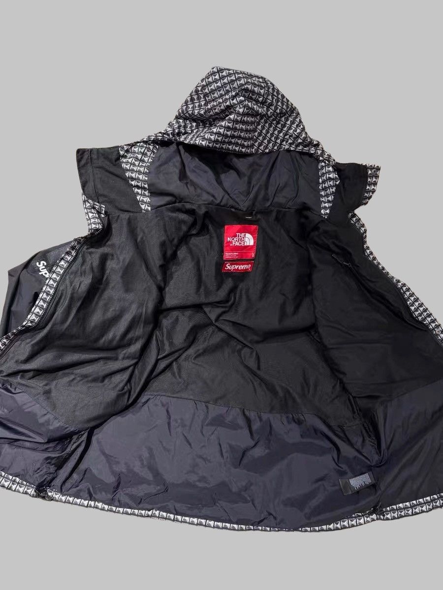 Supreme × The North Face Supreme X The North Face Studded Mountain Light Jacket Size US L / EU 52-54 / 3 - 2 Thumbnail