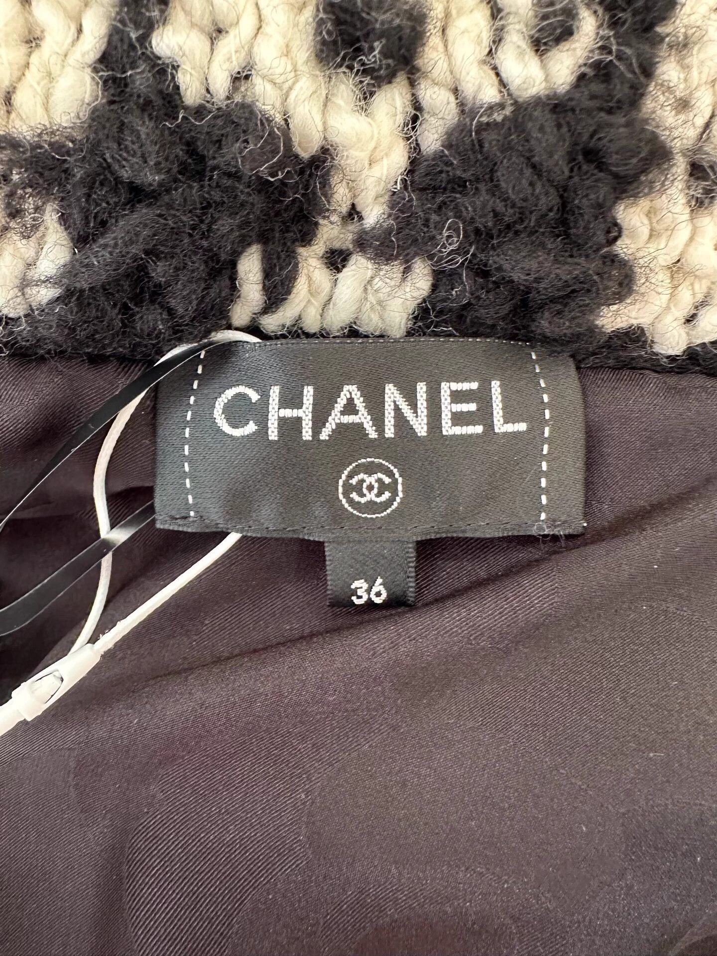Chanel Chanel women's all over tassel logo down coat Size XS / US 0-2 / IT 36-38 - 6 Thumbnail