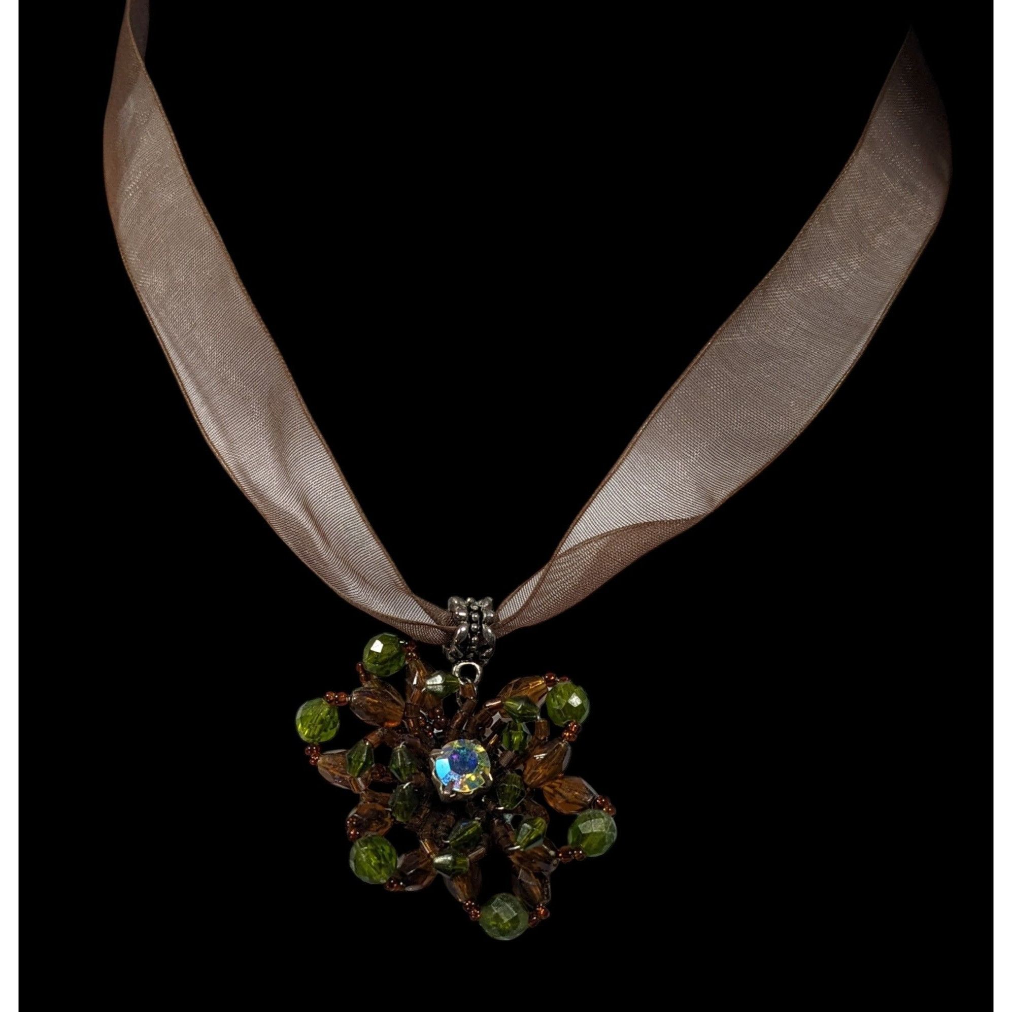 Other Fairycore Handmade Beaded Flower Pendant Necklace Size ONE SIZE - 2 Thumbnail
