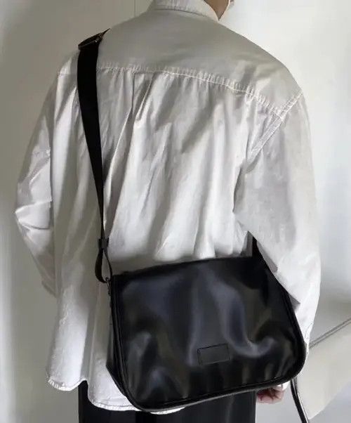 Individualized Shirts Fashion y2k faux leather shoulder bag messenger bag Size ONE SIZE - 2 Thumbnail
