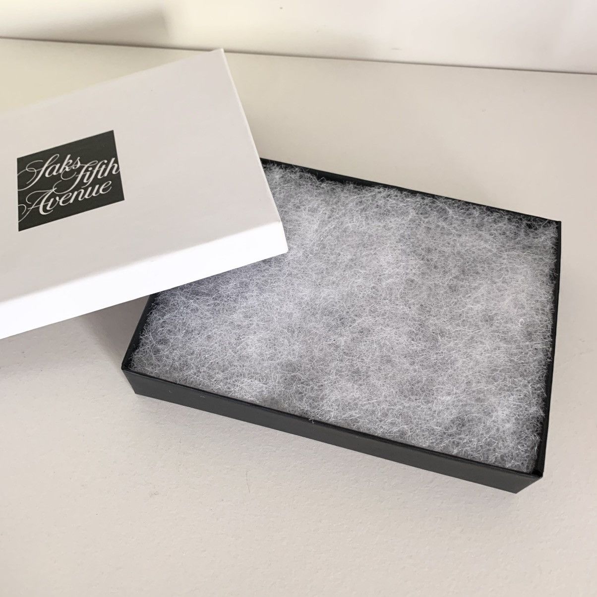 Saks Fifth Avenue Saks fifth avenue jewelry gift box Size ONE SIZE - 7 Thumbnail