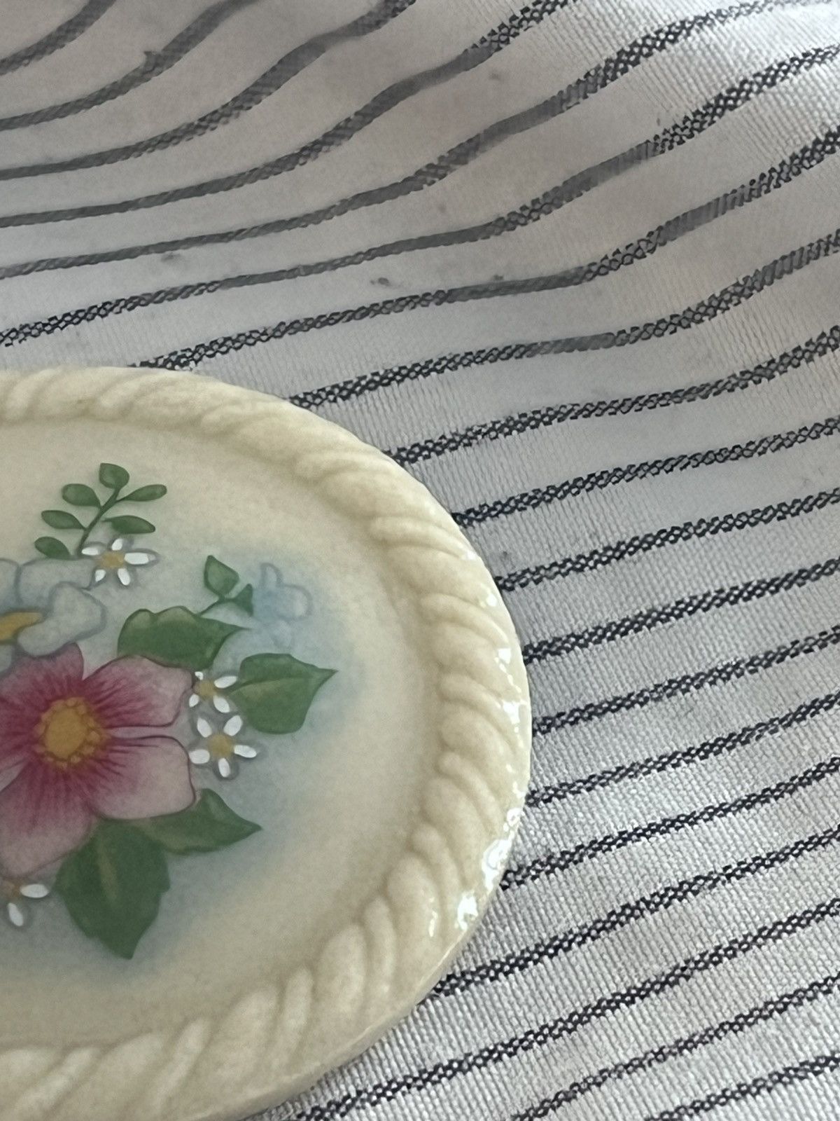 Other Vintage Avon 1984 Spring Bouquet Flower Pin Brooch Size ONE SIZE - 2 Thumbnail