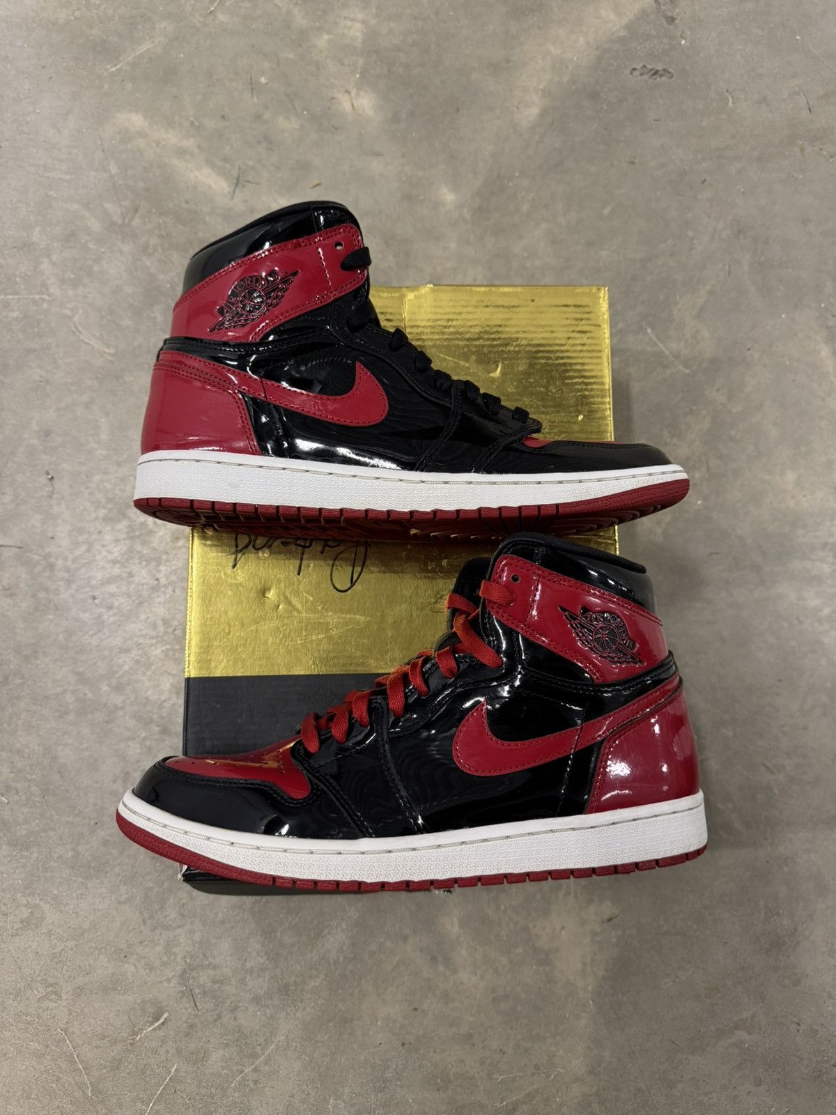 Jordan Brand Jordan 1 Retro High OG Patent Bred Size 10 Size US 10 / EU 43 - 2 Thumbnail