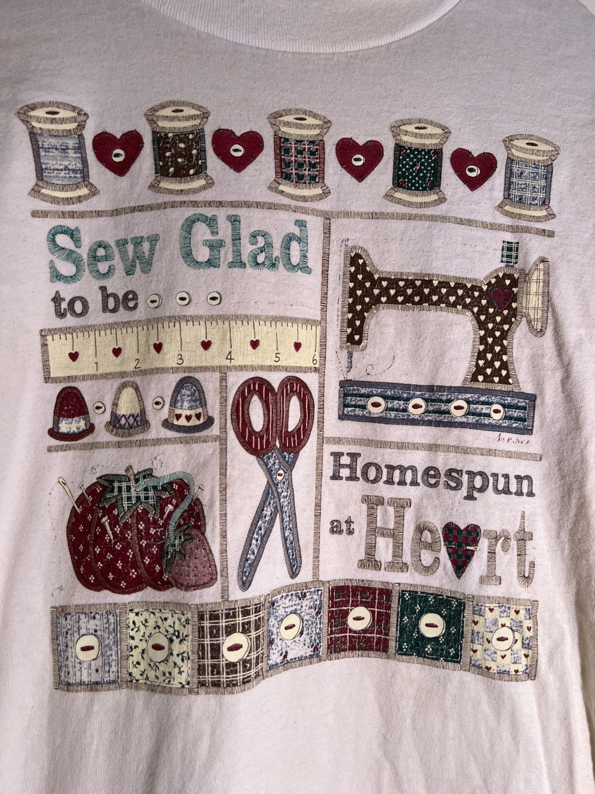 Vintage 90’s 2000’s Y2K Vintage Sew Glad To Be Homespun At Heart Tee Size US L / EU 52-54 / 3 - 5 Thumbnail