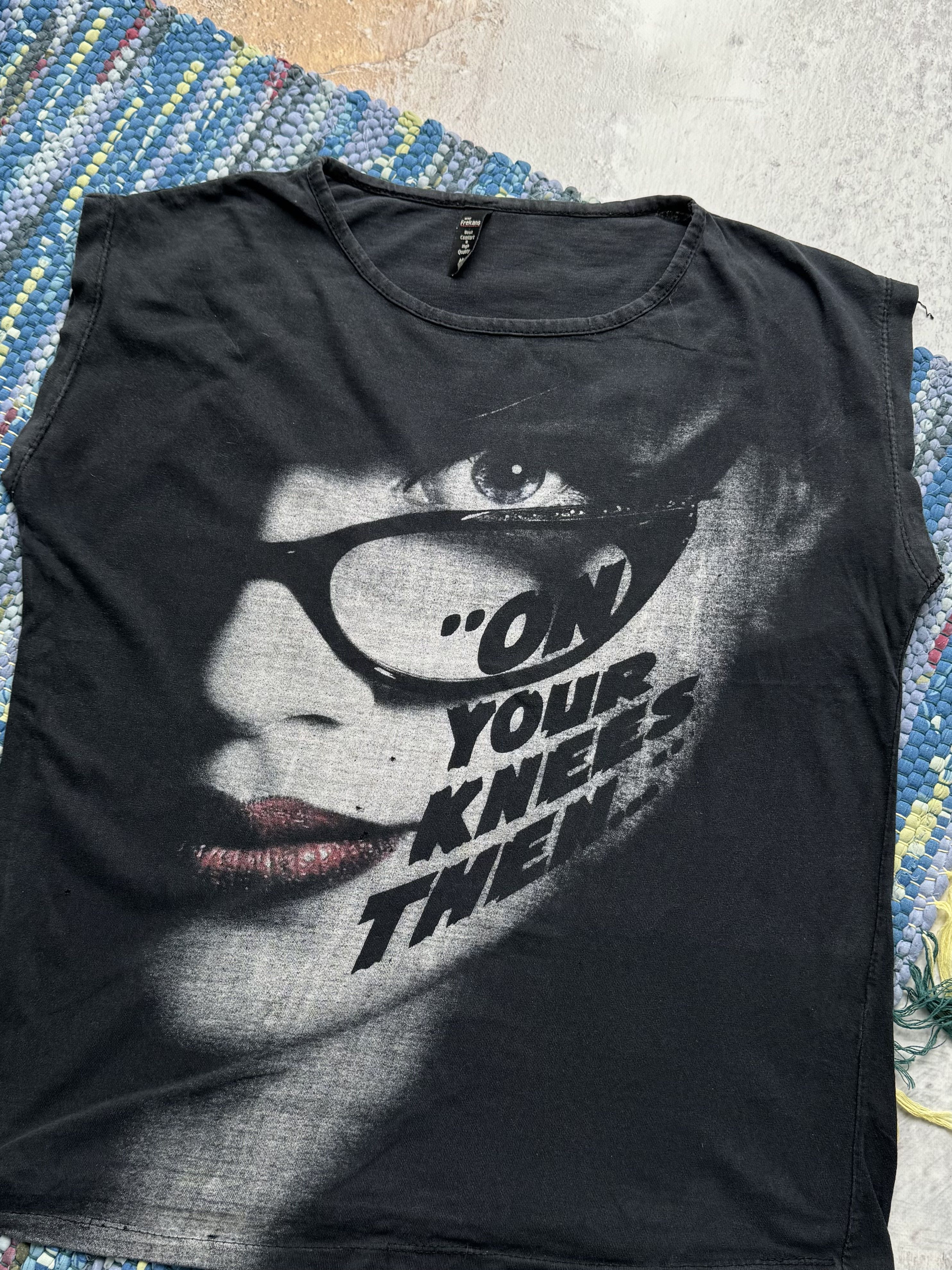 Vintage Vintage Graphic T Shirt Face Print Y2K Streetwear Size L / US 10 / IT 46 - 2 Thumbnail