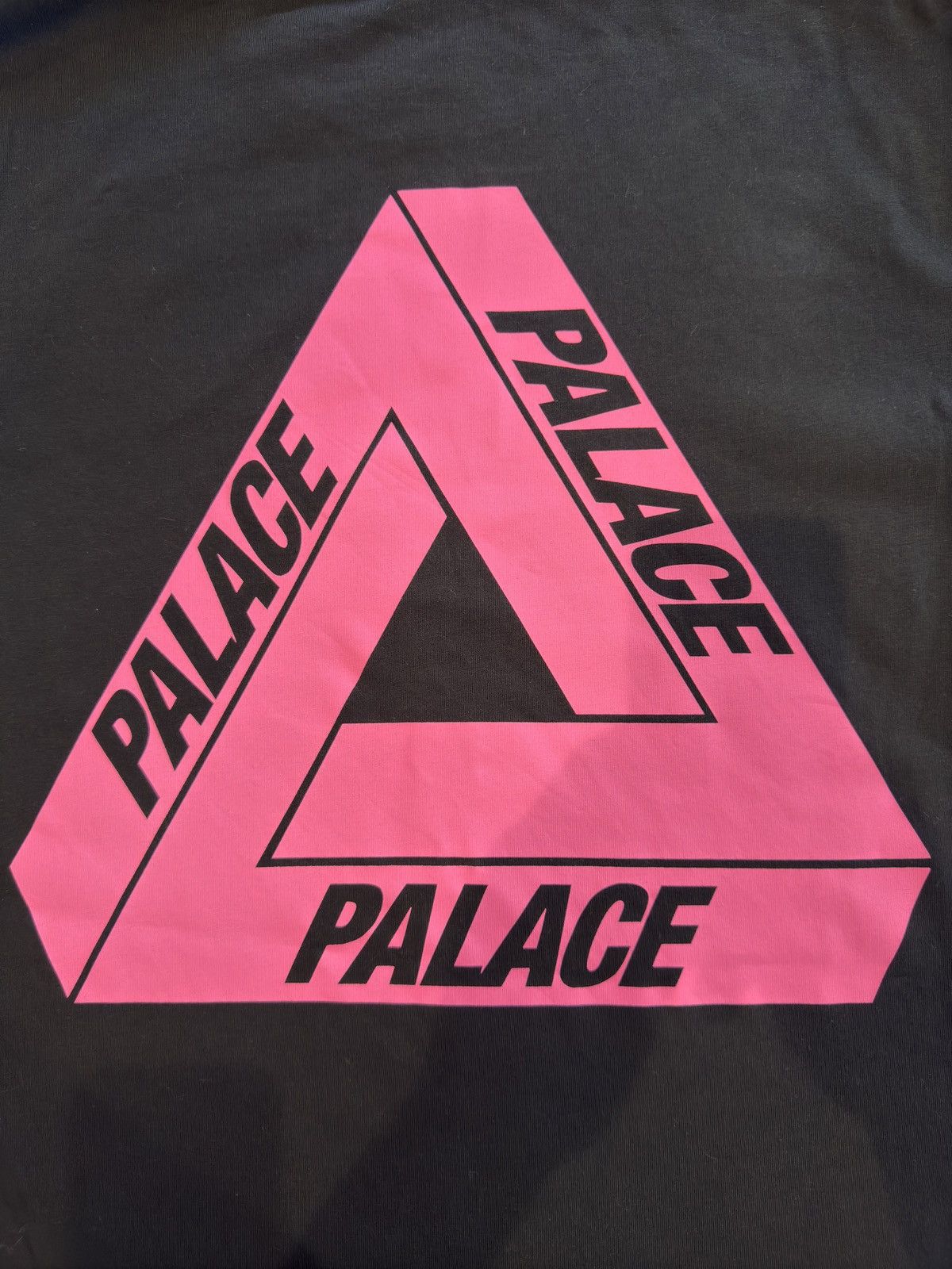 Palace Palace Tri-to-Help Tri to help Tee Black trigger Size US M / EU 48-50 / 2 - 4 Thumbnail