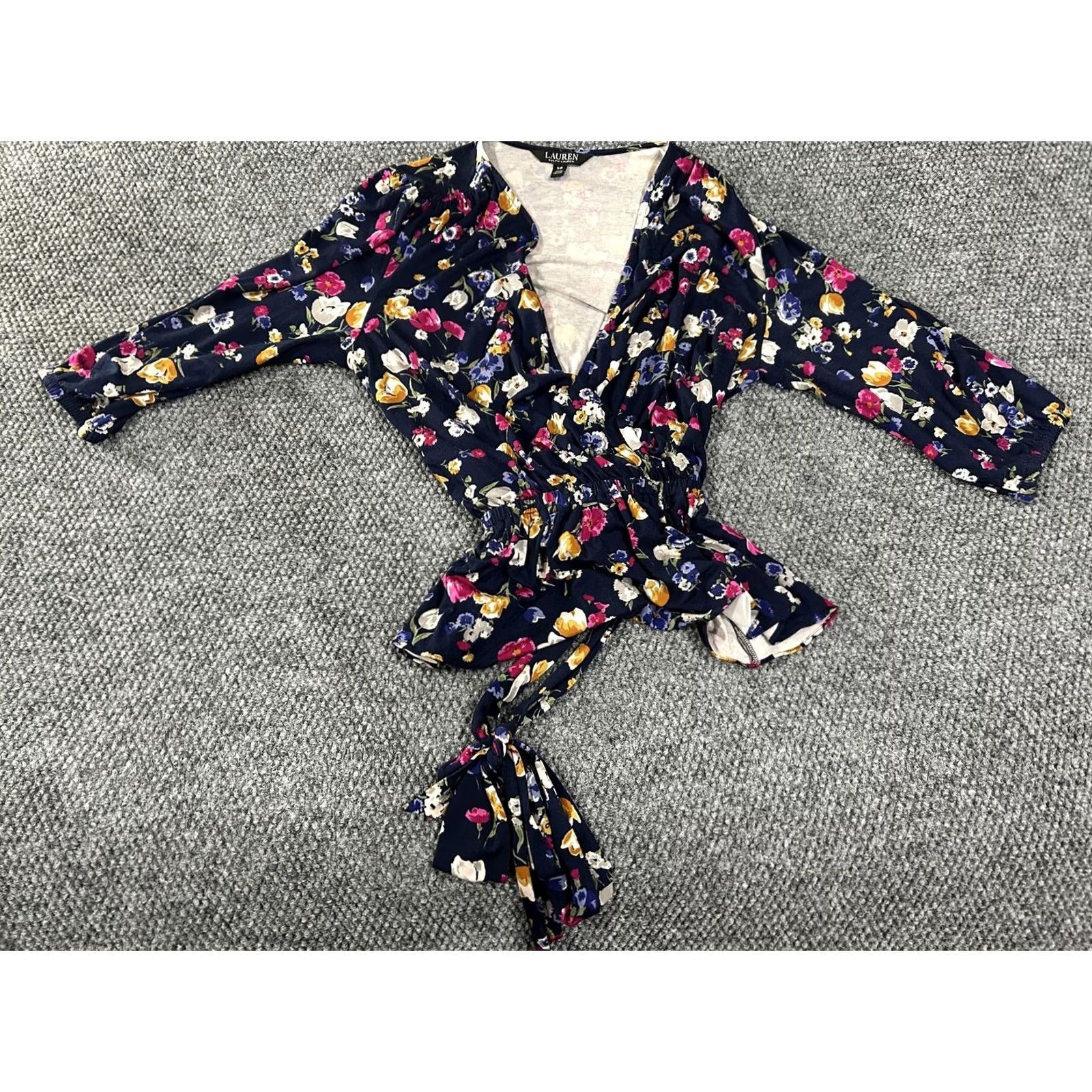 Ralph Lauren Lauren Ralph Lauren Shirt Womens Small Navy Floral Wrap Tie Waist Blouse Size S / US 4 / IT 40 - 2 Thumbnail
