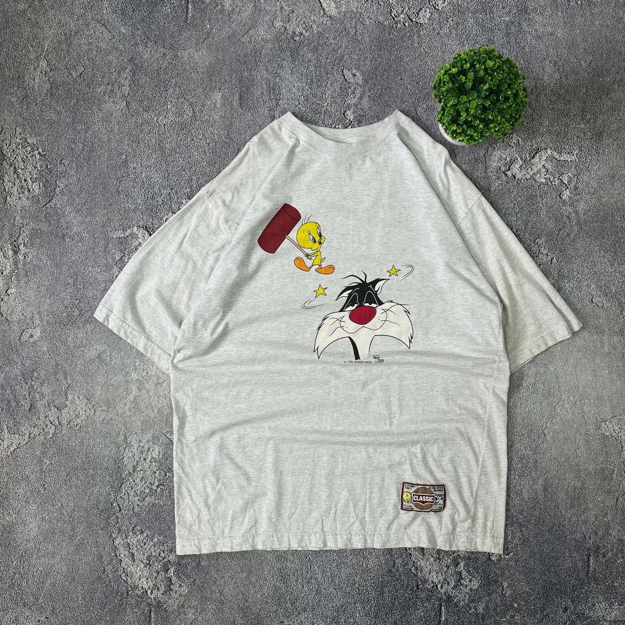 Vintage Vintage 1996 Tweety Bird Sylevester Looney T-Shirt Size US L / EU 52-54 / 3 - 1 Thumbnail