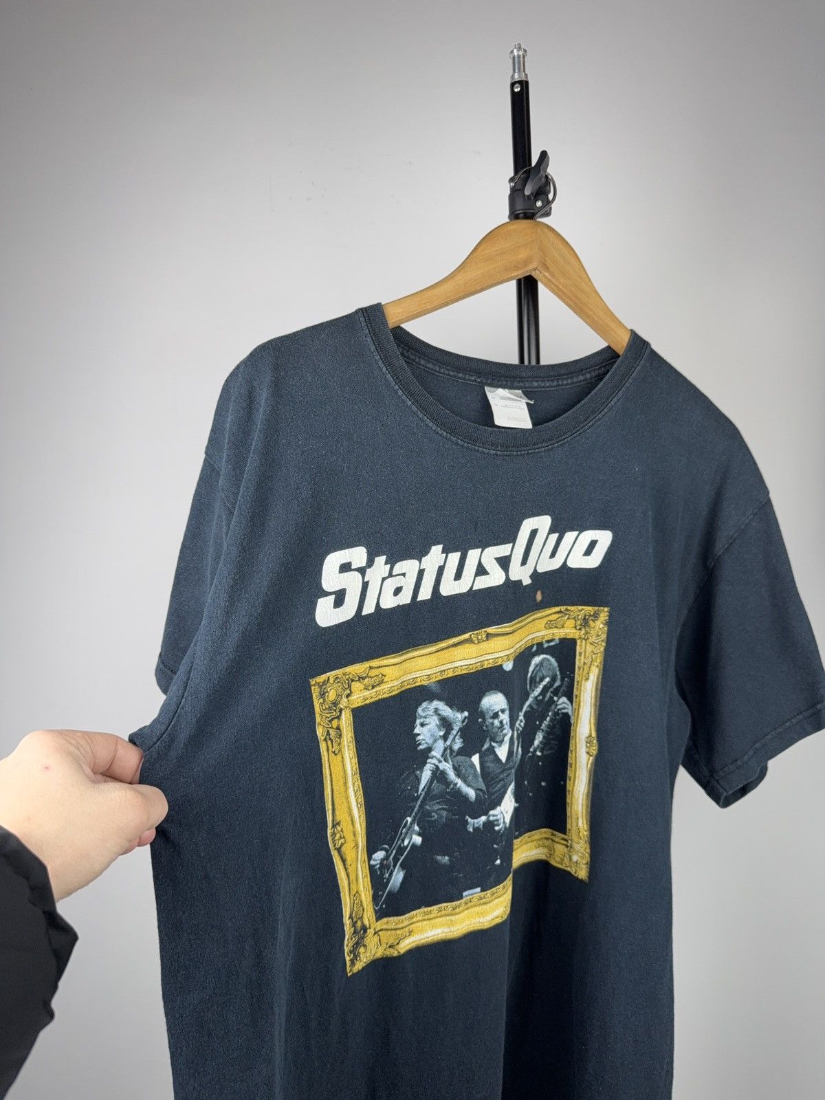Band Tees 00s Vntg Status Quo Band Graphic T-Shirt Gildan Black Size L Size US L / EU 52-54 / 3 - 5 Thumbnail